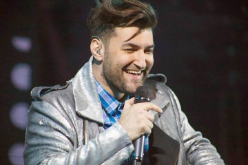 Piesa „Oameni“, cântată de Andreea Esca, Smiley, Florin Călinescu, alături de alte 24 de vedete. Motivul e nobil